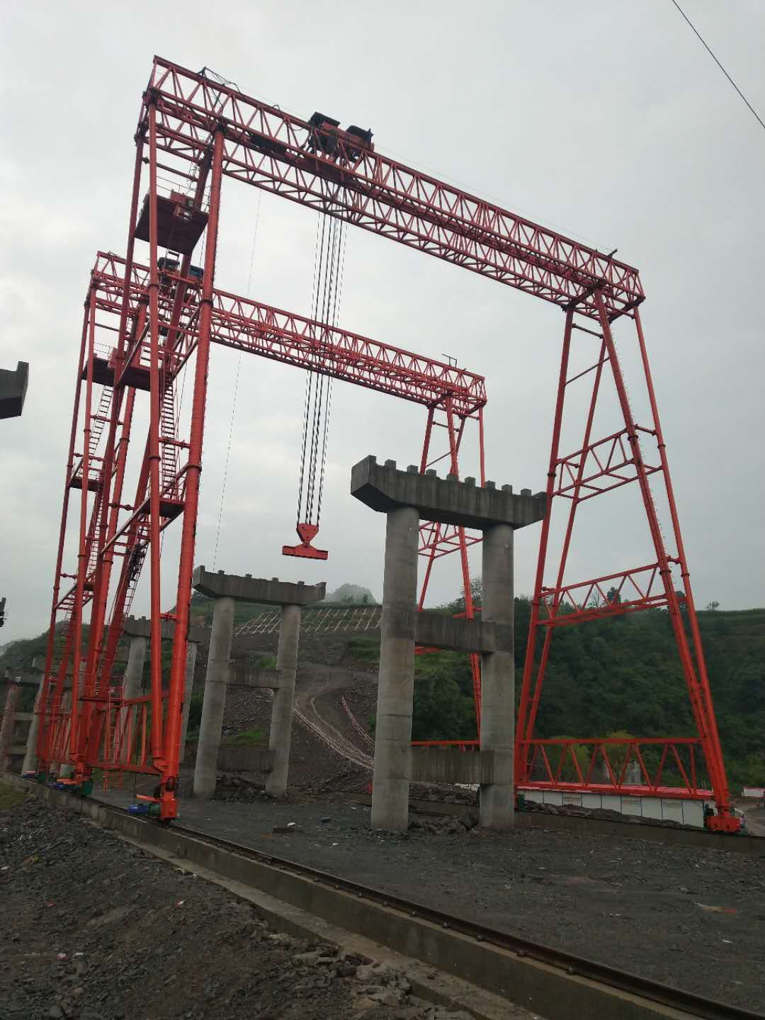 中鐵四局貴陽(yáng)項(xiàng)目，MG100噸-32米跨38米高龍門吊