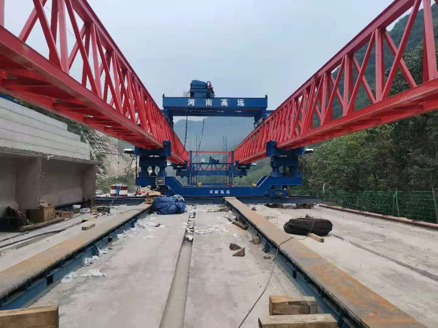 河南高遠公司40m-200t自平衡架橋機，助力四川交投（四川路航-九綿高速）