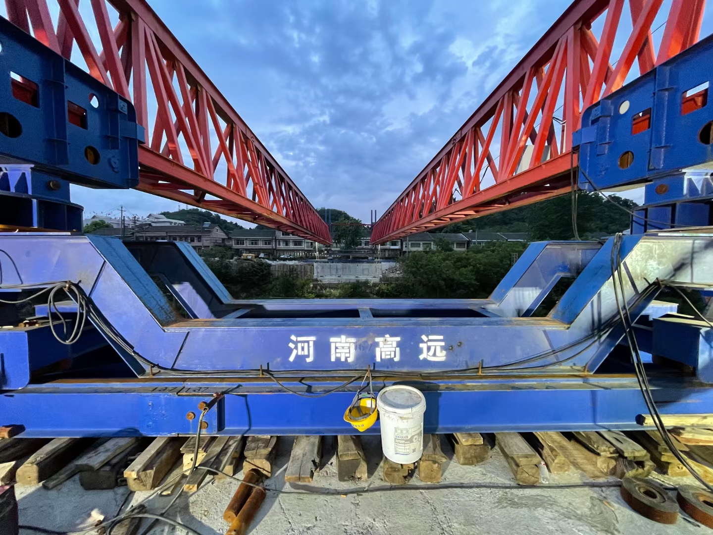 架橋機安裝人員要嚴格按照安裝計劃，要對參與安裝的所有人員進行培育